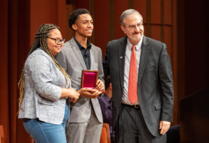 Rie'Onna Holmon and Ke'Shon Newman of B.R.A.V.E. receive the 2018 Raoul Wallenberg Medal