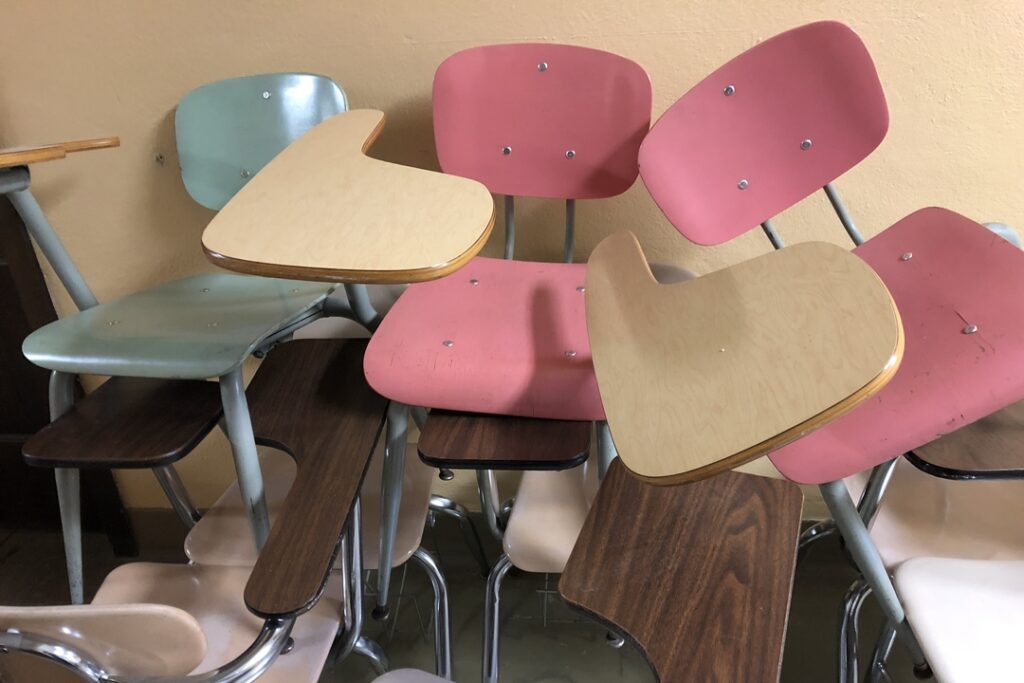 Pink chairs at UMMNH, 2019