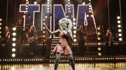 Nkeki Obi Melekwe as Tina-Turner on Broadway. (Image: Manuel Harlan.)