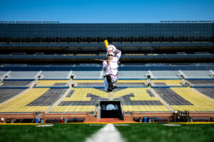 Walter Aguilar leaps