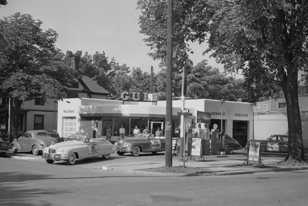 Black and white image of the Staebler gas station 444 S. State Street, circa 1933. Vintage autos in front.