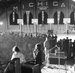 doors concert at univeristy of michigan im building