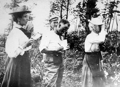 Members of the 1909 Field Studies in Vertebrate Biology class observing birds near Douglas Lake Credit:University of Michigan Biological Station (Photo courtesy U-M Biological Station.)